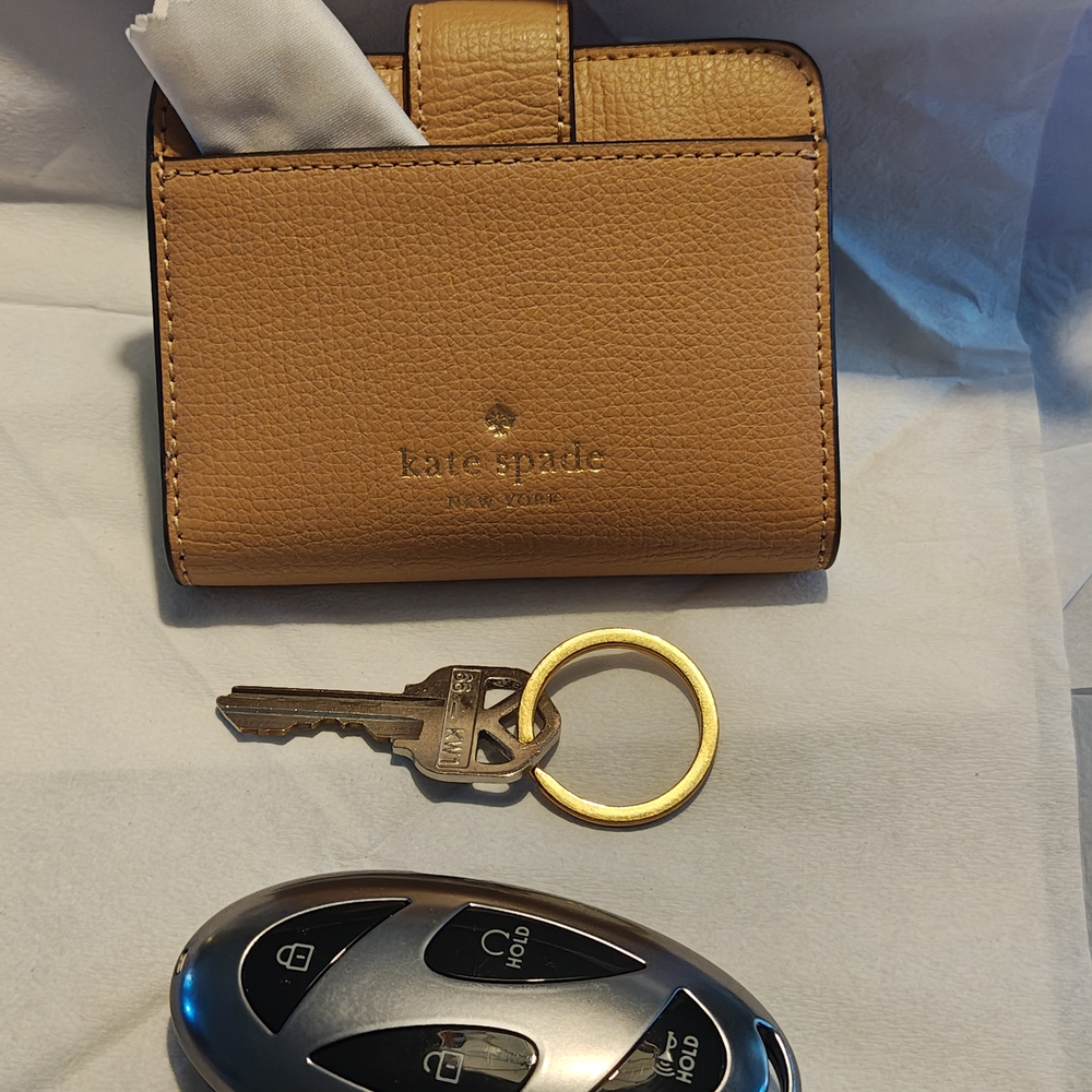 Kate Spade Phoebe Tan Wallet with Gold Turn Lock Clasp With Card Slots - Picture 6 of 7